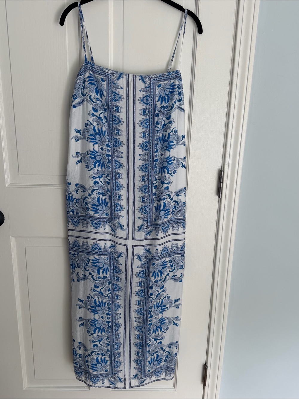H&M Strappy Dress in White / Blue Patterned sz M